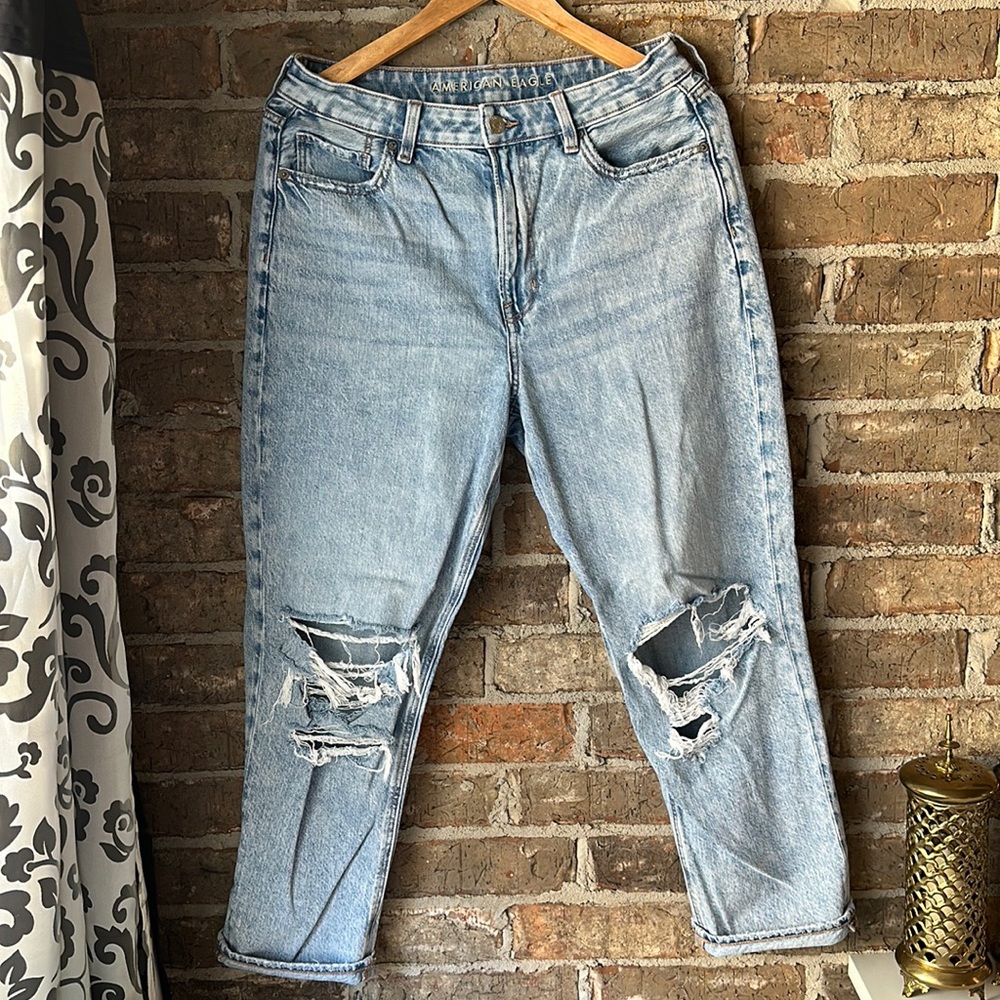 American Eagle Mom Straight Jeans